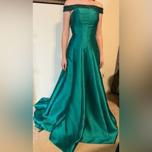 Bridess Boat-neck A-line beaded evening gown off shoulders bows down back 2